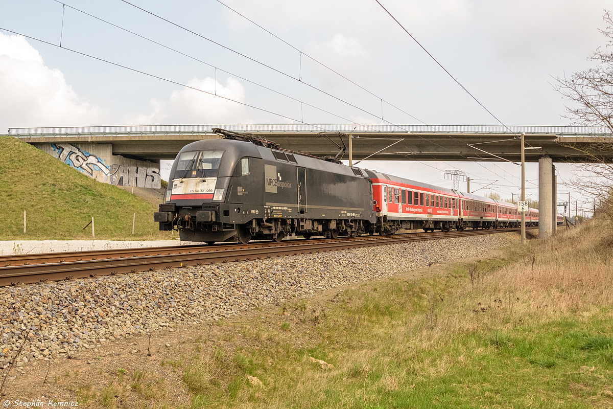 ES 64 U2 - 099 (182 599-1) MRCE Dispolok GmbH für DB Regio mit dem IRE 4278  Berlin-Hamburg-Express  von Berlin Ostbahnhof nach Hamburg Hbf in Nennhausen. 02.04.2017