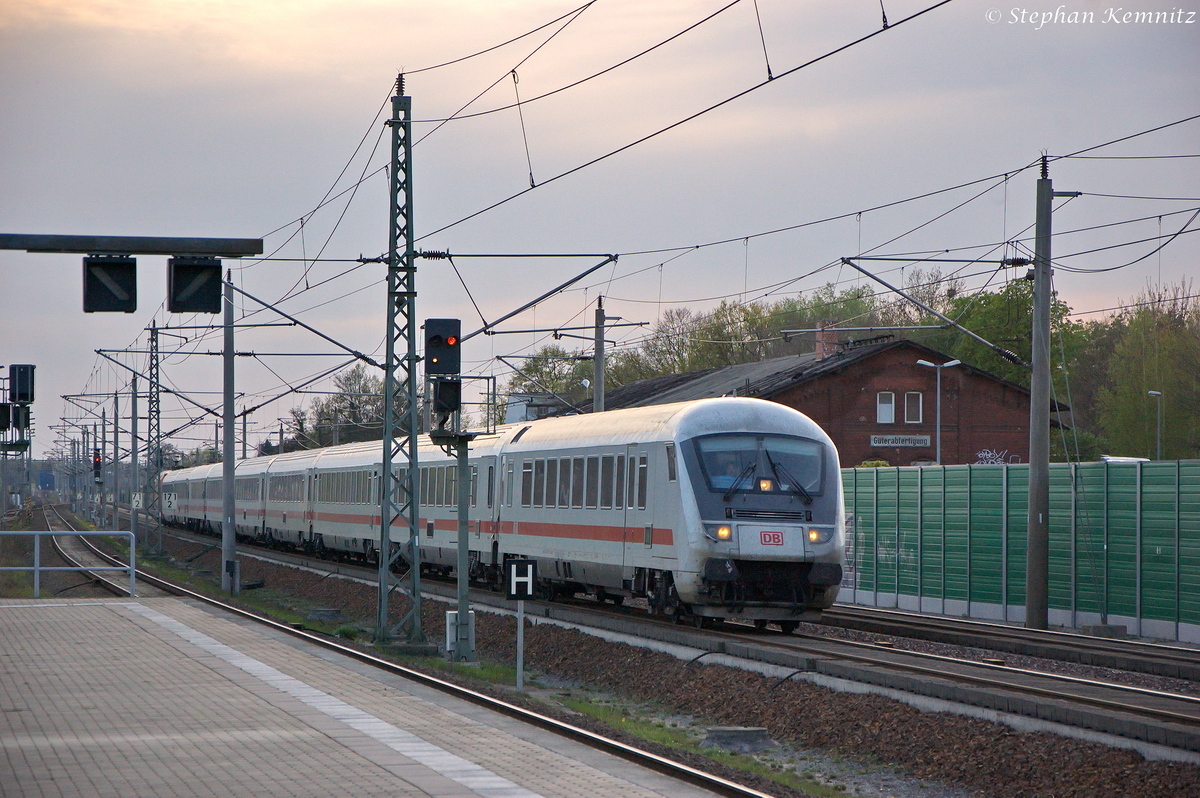 IC 1216 von Salzburg Hbf nach Berlin Sdkreuz, bei der Durchfahrt in Rathenow. Geschoben hatte eine 101er. 27.04.2012