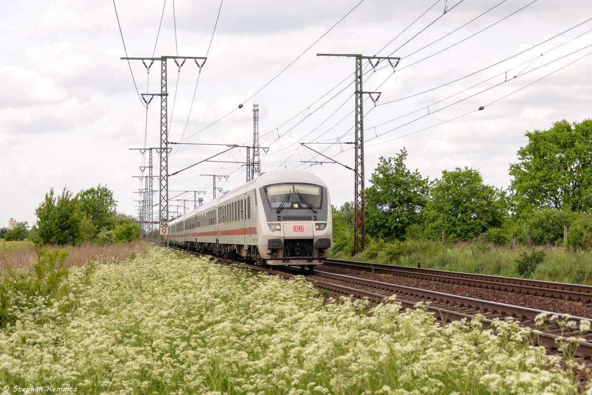 IC 2049 von Köln Hbf nach Dresden Hbf in Stendal und geschoben hatte die 101 033-9. Wegen einem  Feuerwehreinsatz neben der Strecke  wurde der IC über Stendal (zusätzlicher Halt) umgeleidet. 21.05.2016