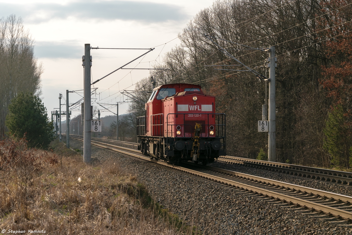 Lok 26 (203 120-1) WFL - Wedler Franz Logistik GmbH & Co. KG kam solo durch Nennhausen und fuhr weiter in Richtung Wustermark. 24.03.2016