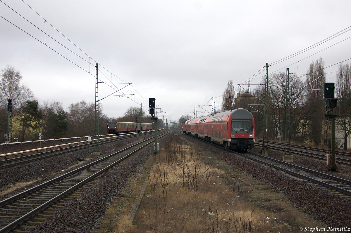 RB10 (RB 18961) von Nauen nach Berlin Hbf (tief), bei der Ausfahrt aus Berlin Jungfernheide. Gezogen hatte die 143 306-9. 10.02.2015