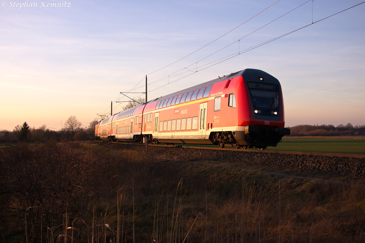 RB29 (RB 17571) von Salzwedel nach Stendal in Stendal(Wahrburg) und geschoben hatte die 114 027-6. Der Steuerwagen trgt den Taufnamen  Charlotte von Veltheim . 30.12.2013