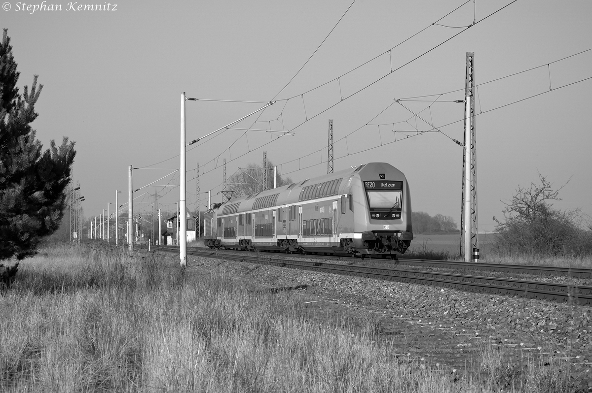 RE20 (RE 17620) von Halle(Saale)Hbf nach Uelzen in Demker und gezogen hatte die 112 174-8. 13.03.2014