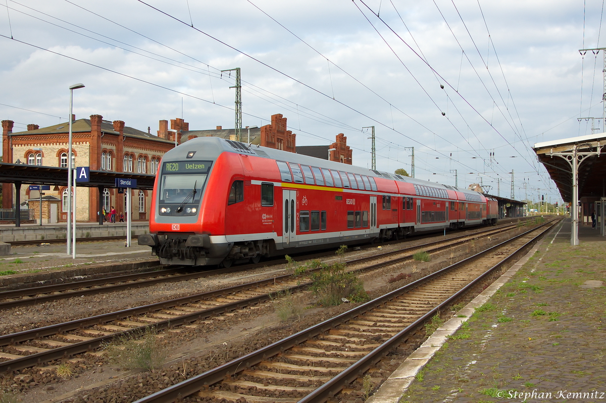 RE20 (RE 17624) von Halle(Saale)Hbf nach Uelzen in Stendal und geschoben hatte die 114 032-6. 30.08.2014