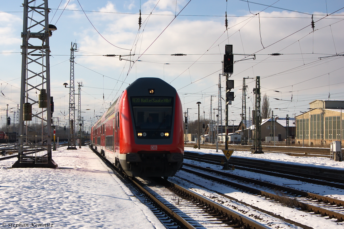 RE20 (RE 17631) von Uelzen nach Halle(Saale)Hbf, bei der Einfahrt in Stendal und geschoben hatte die 112 170-6. 05.02.2015
