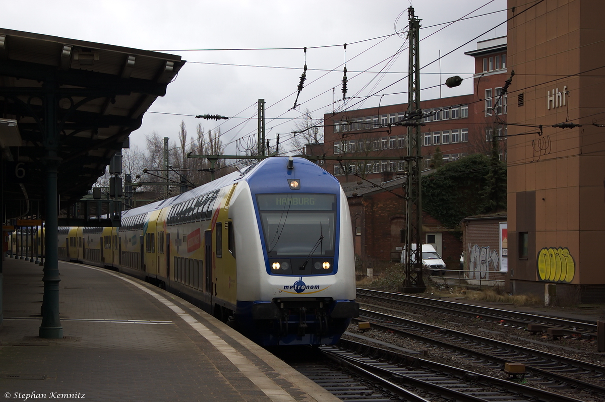 RE5 (ME 83476) von Cuxhaven nach Hamburg Hbf in Hamburg-Harburg und geschoben hatte die 246 002-0. 21.03.2015