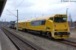 Hochgeschwindigkeitsschleifung HSG-2 (99 80 9527 002-6), der Firma Vossloh, wurde zusammen mit einer Dieselok und E-Lok in Rathenow abgestellt.