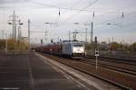 185 562-6 ITL - Eisenbahngesellschaft mbH mit einem VW-Caddy Autotransportzug in Berlin-Schönefeld Flughafen und fuhr weiter in Richtung Glasower Damm. 04.11.2014