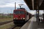 155 096-1 mit einem gemischtem Gterzug bei der Einfahrt in den Bahnhof Rathenow. Nach 20min setzte der Zug seine fahrt in Richtung Wustermark fort. 26.04.2012