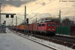 140 070-4 EBM Cargo GmbH & Co. KG mit einem Containerzug in Rathenow und fuhr in Richtung Wustermark weiter. 12.03.2013