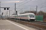rathenow/260610/ic-2911-fuer-ice-941-von IC 2911 fr ICE 941 von Hamm(Westf.) nach Berlin Ostbahnhof in Rathenow und geschoben hatte die 120 131-8. 17.04.2013