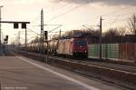 185 589-9 Macquarie European Rail für RheinCargo GmbH  HGK 2057  mit einem Kesselzug  Umweltgefährdender Stoff, flüssig  in Rathenow und fuhr in Richtung Wustermark weiter.