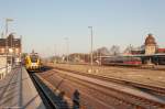 Auf Gleis 2 stand 642 666-1 als RB34 (RB 17956) von Rathenow nach Stendal und auf Gleis 3 stand VT 646.041 (646 041-3) ODEG - Ostdeutsche Eisenbahn GmbH als RB51 (RB 68853) von Rathenow nach Brandenburg Hbf. 18.04.2015