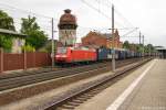 rathenow/435898/145-017-0-db-schenker-rail-deutschland 145 017-0 DB Schenker Rail Deutschland AG mit einem Containerzug in Rathenow und fuhr weiter in Richtung Stendal. 14.06.2015