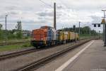 rathenow/438241/203-214-2-sonata-logistics-gmbh-mit 203 214-2 SONATA LOGISTICS GmbH mit dem Schienenschleifzug RGH 20c 'Rail Grinder' in Rathenow und fuhr weiter in Richtung Wustermark. 28.06.2015