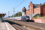 ES 64 U2 - 024 (182 524-9) MRCE Dispolok GmbH für DB Fernverkehr AG mit dem IC 1991  von Berlin Ostbahnhof nach Frankfurt(Main)Hbf) in Rathenow. Vorne zog die 182 518-1. 18.09.2016