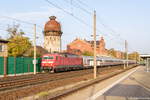 rathenow/582208/120-135-5-mit-dem-zusatz-ic 120 135-5 mit dem zusatz IC 2596 von Berlin Ostbahnhof nach Köln Hbf in Rathenow. Am Zugende schob die 101 044-6. 16.10.2017