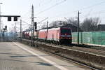 185 388-6 DB Cargo mit der Wagenlok 145 031-1 und einem gemischtem Güterzug in Rathenow und fuhr weiter in Richtung Wustermark. 03.03.2018