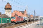 185 049-4 mit einem Kesselzug  Dieselkraftstoff oder Gasöl oder Heizöl (leicht)  in Rathenow und fuhr weiter in Richtung Stendal.