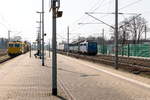 140 678-4 EGP - Eisenbahngesellschaft Potsdam mbH mit einem Containerzug in Rathenow und fuhr weiter in Richtung Wustermark. 10.04.2018