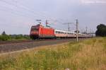 101 056-0 mit dem IC 1923 von Berlin Sdkreuz nach Kln Hbf in Vietznitz. Hinten am Zug schob die 120 137-5 und wurde in Stendal vom Zug gehangen. 26.07.2013