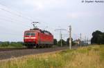 120 137-5 kam nach dem sie in Stendal vom IC 1923 ạbgehangen wurde, als Lz wieder durch Vietznitz und fuhr nach Berlin zurck. 26.07.2013
