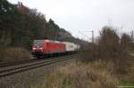 br-6145-traxx-vorserie/386677/145-040-2-db-schenker-rail-deutschland 145 040-2 DB Schenker Rail Deutschland AG mit einem Containerzug, bei Nennhasuen und fuhr weiter in Richtung Rathenow. 29.11.2014