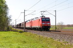 br-6145-traxx-vorserie/494476/145-014-7-db-cargo-mit-der 145 014-7 DB Cargo mit der Wagenlok 152 015-4 und dem EZ 51543 von Seelze nach Seddin in Nennhausen. 05.05.2016