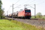 br-6145-traxx-vorserie/556079/145-042-8-db-cargo-mit-einem 145 042-8 DB Cargo mit einem gemischtem Güterzug von Seelze nach Seddin in Nennhausen. 11.05.2017