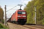 152 161-6 mit einem gemischtem Gterzug bei Nennhausen und fuhr in Richtung Wustermark weiter. Als Wagenlok war die 155 042-5 mit dabei gewesen. 28.04.2012