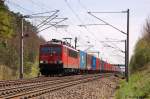 155 151-4 mit einem Containerzug bei Nennhausen und fuhr in Richtung Rathenow weiter. 28.04.2012