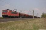 br-6155-dr-250/263565/155-031-8-db-schenker-rail-deutschland 155 031-8 DB Schenker Rail Deutschland AG mit einem Gterzug in Vietznitz und fuhr in Richtung Friesack weiter. 26.04.2013