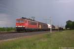 155 267-8 DB Schenker Rail Deutschland AG mit einem gemischtem Gterzug in Vietznitz und fuhr in Richtung Friesack weiter. 17.05.2013