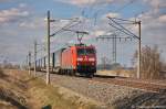 185 074-2 DB Schenker Rail Deutschland AG mit dem KLV  LKW Walter  in Vietznitz und fuhr in Richtung Nauen weiter.