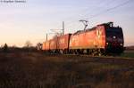 185 142-7  Edelweiss  DB Schenker Rail Deutschland AG kam mit einem Containerzug, aus Richtung Salzwedel kommend, durch Stendal(Wahrburg). Sie fuhr in Richtung Rathenow weiter. 30.12.2013