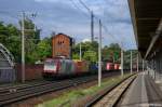185 598-0 ITL Eisenbahn GmbH mit einem Containerzug in Rathenow und fuhr in Richtung Stendal weiter.