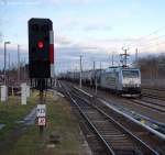 185 548-5 ITL Eisenbahn GmbH mit einem Kesselzug von Stendell nach Hamburg Hohe Schaar, bei der Durchfahrt in Berlin-Blankenburg und fuhr in Richtung Pankow weiter. 07.02.2013