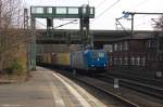 185 530-3 Alpha Trains für VPS - Verkehrsbetriebe Peine-Salzgitter GmbH mit einem Containerzug in Hamburg-Harburg.