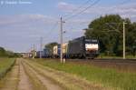 ES 64 F4 - 113 (189 113-4) MRCE Dispolok GmbH fr TXL - TX Logistik AG mit einem Containerzug bei Rathenow und fuhr in Richtung Stendal weiter.