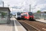 1442 210-9 S-Bahn Mitteldeutschland als S4 (S 37445) von Hoyerswerda nach Geithain und 442 211-9 DB Regio als RB43 (RB 28895) von Falkenberg(Elster) nach Cottbus, traffen sich in Falkenberg(Elster). 15.09.2015