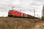 193 389-4 DB Cargo mit der Wagenlok 193 372-0 und dem umgeleiteten Mischer von Seddin nach Maschen in Nennhausen. 18.01.2020