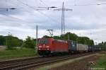 185 319-1 DB Schenker Rail Deutschland AG mit einem Containerzug in Satzkorn, in Richtung Priort unterwegs.