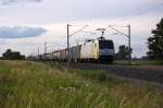 ITL Eisenbahn GmbH/280677/152-196-2-itl---eisenbahngesellschaft-mbh 152 196-2 ITL - Eisenbahngesellschaft mbH mit einem Containerzug in Vietznitz und fuhr in Richtung Nauen weiter. 16.07.2013