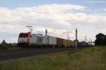 185 650-9 akiem für ITL Eisenbahn GmbH mit einem Containerzug in Vietznitz und fuhr in Richtung Wittenberge weiter. 31.07.2013