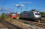 ES 64 U2 - 102 (182 602-3) Hupac fr SETG - Salzburger Eisenbahn TransportLogistik GmbH eingestellt bei Raildox GmbH & Co. KG steht in Stendal und wartet auf neue Aufgaben. Daneben steht 425 506-3 die spter als RB30 (RB 17831) nach Schnebeck-Bad Salzelmen gefahren ist. 11.08.2012