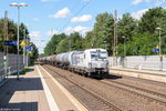 193 813-3 Railpool GmbH für RTB Cargo - Rurtalbahn Cargo GmbH mit einem Kesselzug  Umweltgefährdender Stoff, flüssig  in Bienenbüttel und fuhr weiter in Richtung Uelzen.