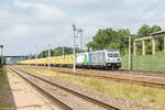 187 303-3 Railpool GmbH für SETG - Salzburger Eisenbahn TransportLogistik GmbH mit der Wagenlok 187 316-5 und einem leeren Holzzug in Großwudicke und fuhr weiter in Richtung Rathenow.