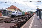 METRANS Rail s.r.o./517034/386-013-7-metrans-rail-sro-mit 386 013-7 METRANS Rail s.r.o. mit einem Containerzug in Bienenbüttel und fuhr weiter in Richtung Lüneburg. 02.09.2016