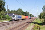 METRANS Rail s.r.o./707587/383-402-5-metrans-rail-sro-mit 383 402-5 METRANS Rail s.r.o. mit einem Containerzug in Friesack und fuhr weiter in Richtung Nauen. 31.07.2020