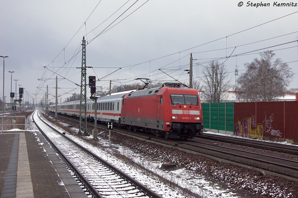 101 013-1 mit dem IC 141 von Amsterdam Centraal nach Berlin Hbf (tief) in Rathenow. 08.02.2013